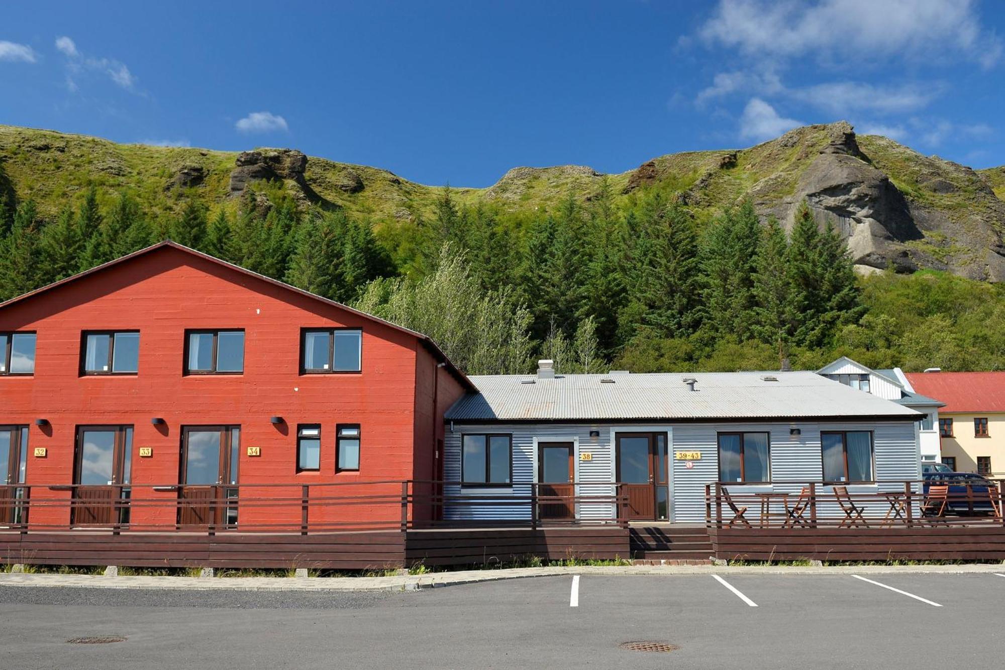 Klausturhof Guesthouse Kirkjubaejarklaustur Exterior photo